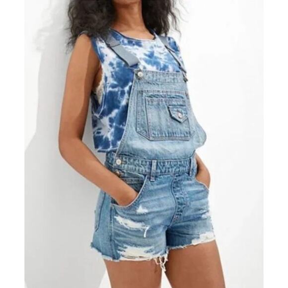 American Eagle 90s Boyfriend Shortalls Blue Distressed Denim Size Large - Picture 1 of 9